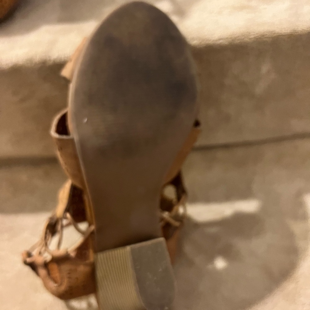 Coconut Hilled Sandal. - Picture 4 of 4